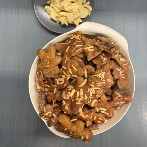 Weihnachtsbäckerei 1.Klassen