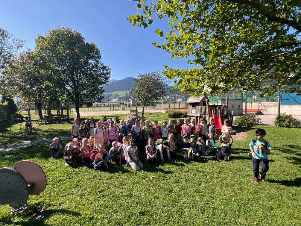 Erste Klassen Sportplatz